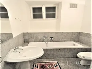 Pronájem bytu 2+1, Praha, Vlašská, 73 m2
