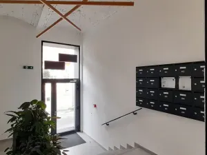 Pronájem atypického bytu, Hradec Králové - Kukleny, Pražská třída, 30 m2