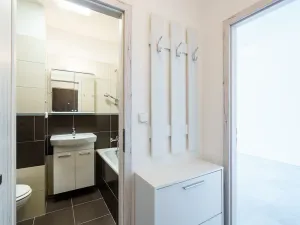 Prodej bytu 1+kk, Praha - Prosek, Veltruská, 33 m2