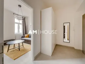 Pronájem bytu 1+kk, Praha - Karlín, Urxova, 30 m2
