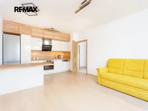 Prodej bytu 2+kk, Jince, Zborovská, 45 m2