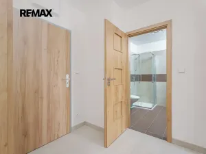 Prodej bytu 2+kk, Jince, Zborovská, 45 m2