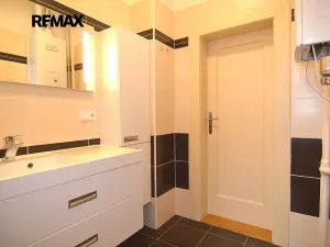Pronájem bytu 3+1, Praha - Podolí, Podolská, 69 m2