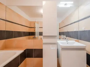 Prodej bytu 2+kk, Praha - Vysočany, Skloněná, 74 m2