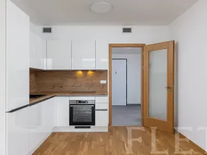 Pronájem bytu 1+kk, Praha - Vysočany, Smržových, 31 m2
