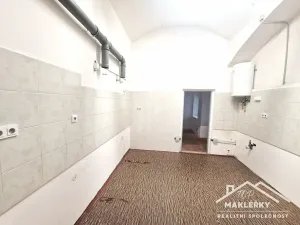 Pronájem obchodního prostoru, Kostelec nad Černými lesy, náměstí Smiřických, 75 m2