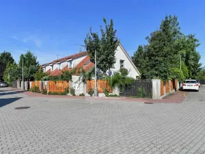 Pronájem rodinného domu, Praha - Dolní Chabry, Podhorská, 230 m2