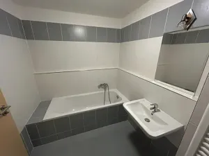 Pronájem bytu 2+kk, Praha - Hloubětín, Nademlejnská, 47 m2