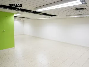 Pronájem obchodního prostoru, Hradec Králové, Gočárova třída, 865 m2