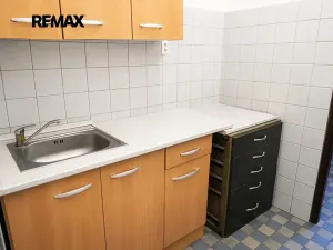 Pronájem obchodního prostoru, Hradec Králové, Gočárova třída, 865 m2