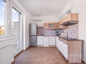 Pronájem bytu 1+kk, Praha - Kyje, Sicherova, 33 m2