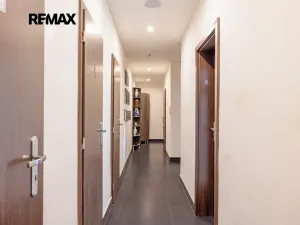 Prodej obchodního prostoru, Kladno, Vašatova, 190 m2