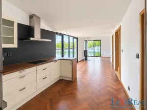 Prodej mobilheimu, Praha - Holešovice, Sanderova, 126 m2
