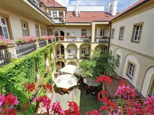 Pronájem kanceláře, Praha - Hradčany, Loretánské náměstí, 28 m2