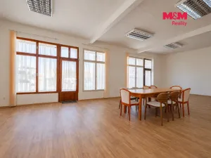 Pronájem obchodního prostoru, Votice, Komenského nám., 120 m2