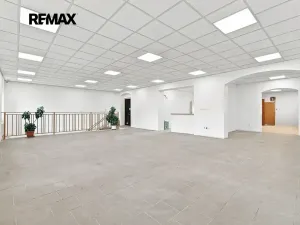 Pronájem obchodního prostoru, Přeštice, Masarykovo nám., 171 m2