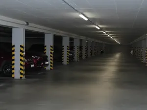 Pronájem garážového stání, Zlín, Voženílkova, 20 m2