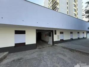Pronájem garážového stání, Praha - Podolí, Kubištova, 17 m2