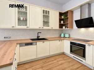 Prodej bytu 2+1, Praha - Vysočany, Zbuzkova, 76 m2