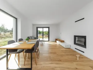 Prodej rodinného domu, Černovice, 200 m2