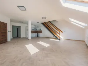 Prodej bytu 4+kk, Chrudim, Resselovo náměstí, 167 m2