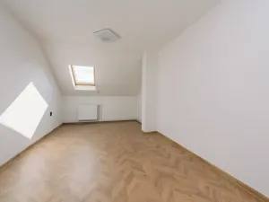 Prodej bytu 4+kk, Chrudim, Resselovo náměstí, 167 m2