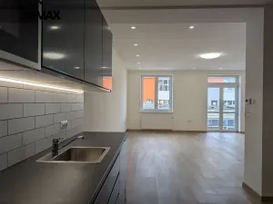 Pronájem bytu 1+kk, Praha - Vršovice, Na louži, 55 m2