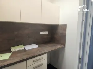 Pronájem obchodního prostoru, Teplice, 28. října, 80 m2