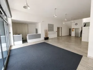 Pronájem obchodního prostoru, Brno, Šujanovo náměstí, 95 m2