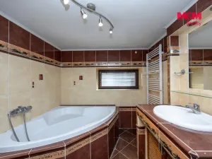 Prodej rodinného domu, Ústín, 242 m2