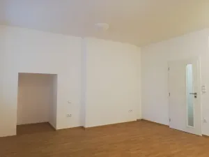 Pronájem bytu 1+kk, Praha - Vršovice, Karpatská, 32 m2