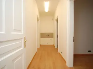 Pronájem kanceláře, Praha - Vinohrady, náměstí Míru, 92 m2