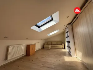 Pronájem bytu 2+kk, Karlovy Vary, Závodu míru, 60 m2