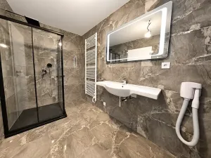 Prodej vícegeneračního domu, Šestajovice, Komenského, 275 m2