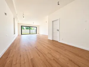 Prodej vícegeneračního domu, Šestajovice, Komenského, 275 m2