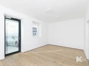 Pronájem obchodního prostoru, Pardubice, Chrudimská, 131 m2