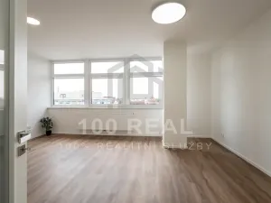 Pronájem bytu 1+kk, Pardubice, třída Míru, 37 m2