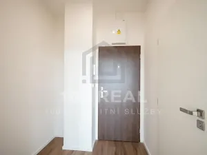 Pronájem bytu 1+kk, Pardubice, třída Míru, 37 m2