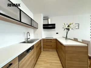 Pronájem bytu 2+kk, Praha - Vysočany, Na Harfě, 81 m2