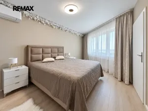Pronájem bytu 2+kk, Praha - Vysočany, Na Harfě, 81 m2