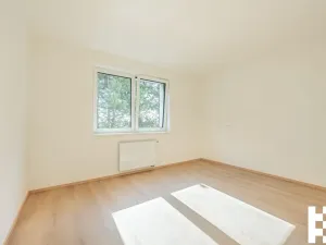 Prodej bytu 1+kk, Praha - Satalice, Za Novákovou zahradou, 33 m2
