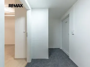 Prodej kanceláře, Praha - Střížkov, Děčínská, 45 m2