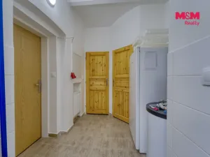 Pronájem obchodního prostoru, Karlovy Vary, Bělehradská, 100 m2