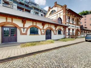 Dražba restaurace, Praha - Holešovice, Jankovcova, 1096 m2