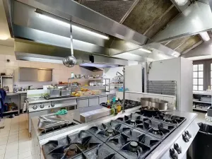 Dražba restaurace, Praha - Holešovice, Jankovcova, 1096 m2