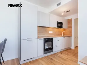 Pronájem bytu 2+kk, Praha - Radlice, U Komína, 41 m2