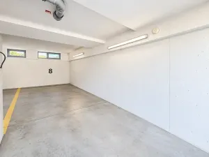 Pronájem garážového stání, Praha - Michle, Baarova, 20 m2