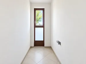 Pronájem garážového stání, Praha - Michle, Baarova, 20 m2