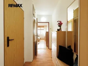 Prodej bytu 1+kk, Praha - Háje, Hlavatého, 27 m2