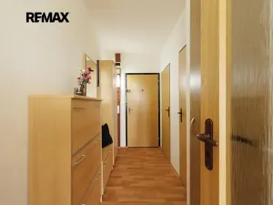Prodej bytu 1+kk, Praha - Háje, Hlavatého, 27 m2